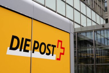Aarau, İsviçre - 3 Kasım 2021 İsviçre Posta Teşkilatı İsviçre Konfederasyonu 'nun sahibi olduğu İsviçre' nin ulusal posta şirketidir.,