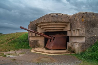 Longues-sur-Mer bataryası, Fransa 'nın Normandiya kentinde bulunan II.