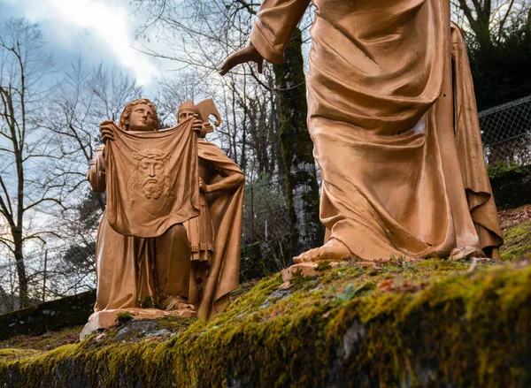 ルルド フランス 2022年1月5日 ルルドの十字架の道 6合目 ヴェロニカはイエスの顔を拭く — ストック写真