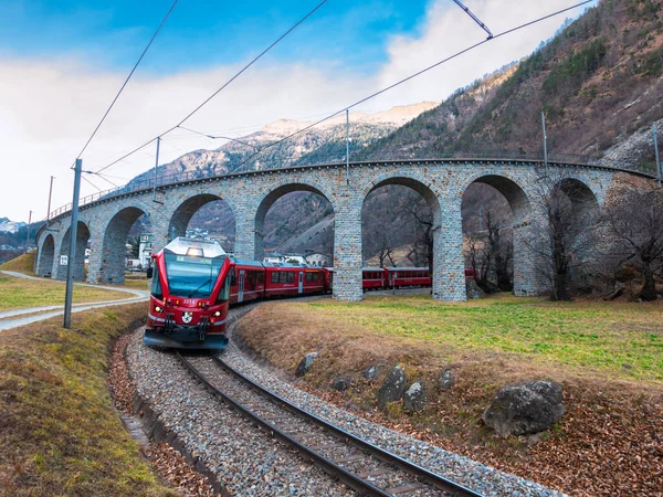 Brusio Suiza Febrero 2022 Ferrocarril Rhaetiano Los Paisajes Albula Bernina —  Fotos de Stock
