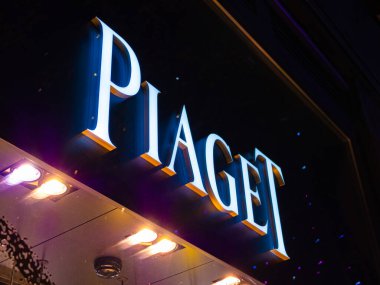 Zürih, İsviçre - 1 Aralık 2021: Zürih 'teki Piaget İsviçre lüks saatlerinin perakende mağazası