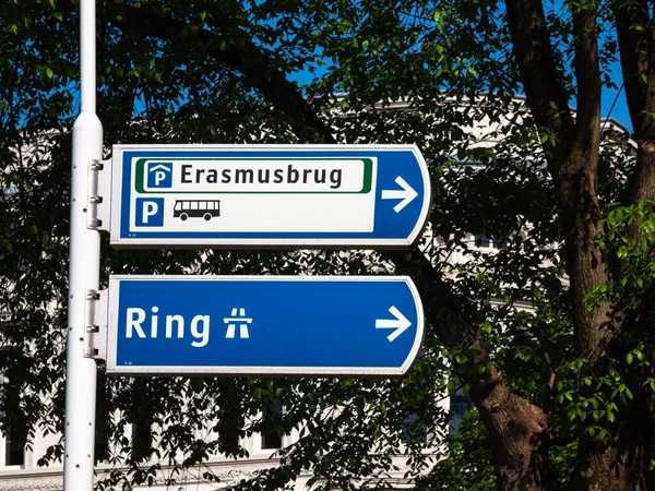 荷兰鹿特丹 2022年4月28日 鹿特丹交通标志 指示公路环和Erasmus桥的方向 — 图库照片