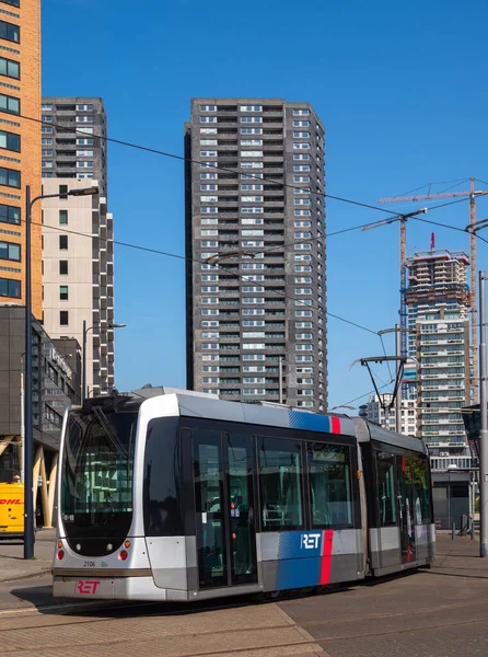 荷兰鹿特丹 2022年4月28日 拥有摩天大楼和地铁站的鹿特丹城市景观 城市生活 街道景观 — 图库照片