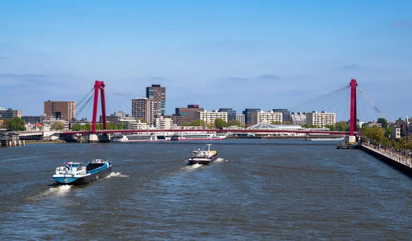 Ρότερνταμ Ολλανδία Απριλίου 2022 Cityscape Του Ρότερνταμ Βάρκες Στον Ποταμό — Φωτογραφία Αρχείου