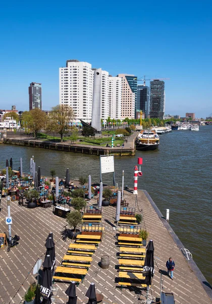 Rotterdam Holandia Kwietnia 2022 Krajobraz Współczesnego Rotterdamu Nad Rzeką Maas — Zdjęcie stockowe