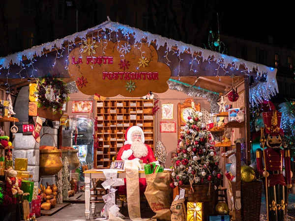 Menton Frankreich Dezember 2021 Weihnachtsmann Bereitet Geschenke Auf Dem Mentoner — Stockfoto