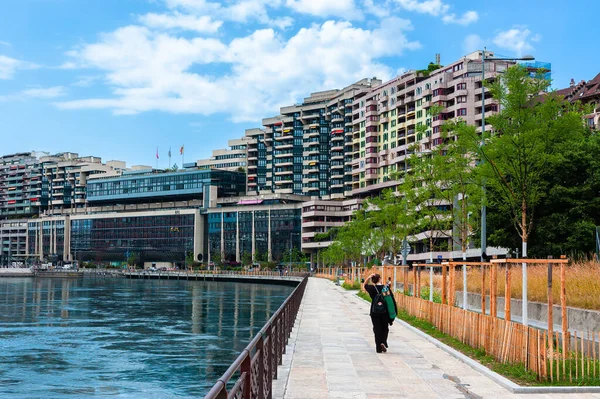 Geneva Switzerland June 2022 Residential Office Buildings Banks Rhone River — Stock Photo, Image