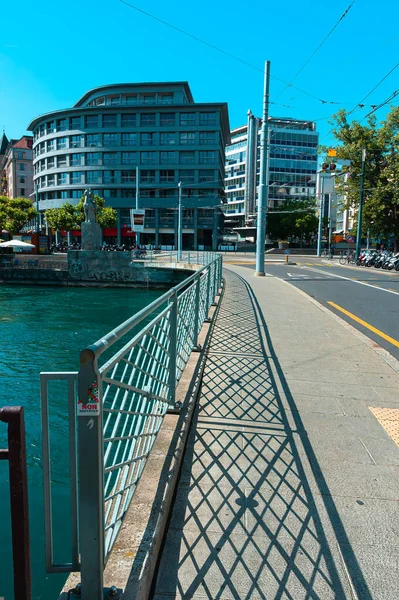 Ginebra Suiza Junio 2022 Los Edificios Ginebra Puente Sobre Río — Foto de Stock