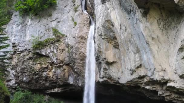 Waterfall Berglistuber Fatschbach Stream Canton Glarus Switzerland Tilt Camera Move — Αρχείο Βίντεο