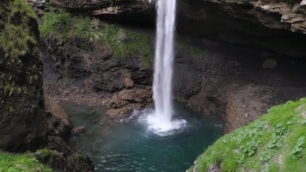 Waterfall Berglistuber Fatschbach Stream Canton Glarus Switzerland Tilt Camera Move — Vídeo de Stock