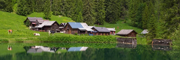 Vesnice Dřevěných Domů Oberseetal Kantonu Glarus Švýcarsko — Stock fotografie