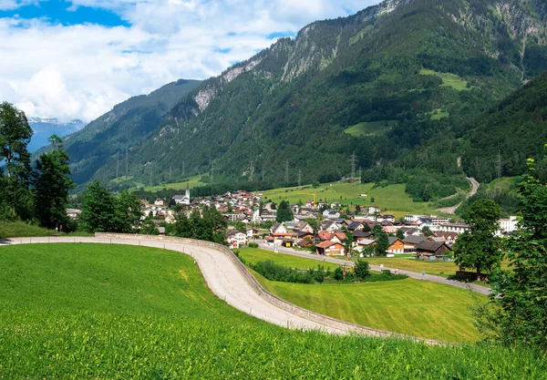 Χωριό Linthal Βρίσκεται Στην Άνω Κοιλάδα Linth Καντόνι Glarus Ελβετία — Φωτογραφία Αρχείου