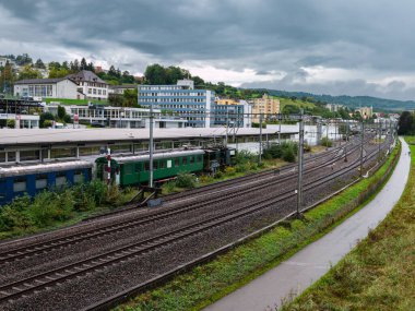 Au ZH, İsviçre - 15 Eylül 2022: Zürih Gölü kıyısındaki Au ZH kasabası