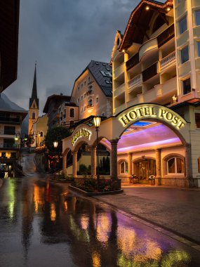 Ischgl, Avusturya - 25 Temmuz 2022: Avustralya 'daki Ischgl kayak merkezindeki Hotel Post