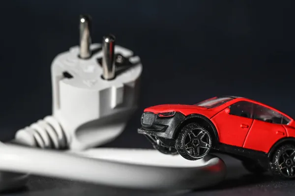  Elektriksel voiture otomatik şarj taşınıyor