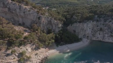 Çıplaklar plajında hava manzarası. Hırvatistan, Makarska Riviera, Nugal Plajı