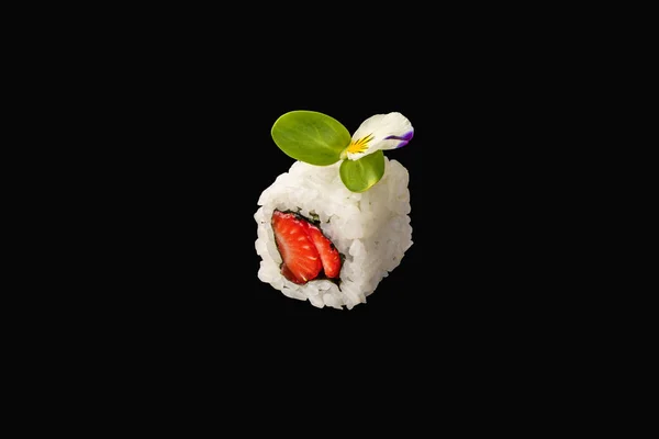 Hosomaki Rolle Mit Erdbeeren Unagi Sauce Mikrogemüse Reis Isoliert Auf — Stockfoto