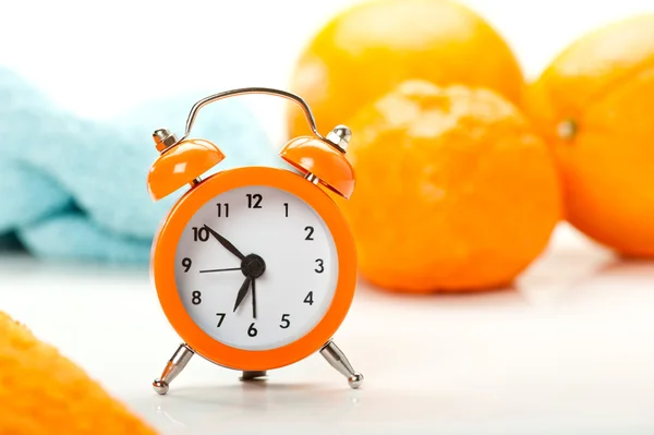 Alarm clock and oranges — Stock Photo, Image