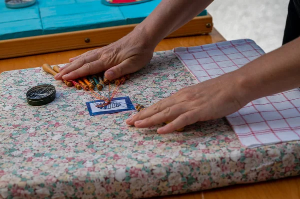 Hands Woman Making Bobbin Lace Colorful Lace Threads Skill Creativity — Fotografia de Stock