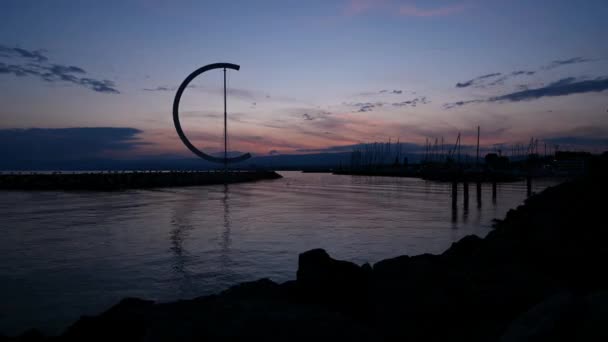 湖泊和船只的景观 夕阳西下的港口 瑞士洛桑 平静的场景 — 图库视频影像