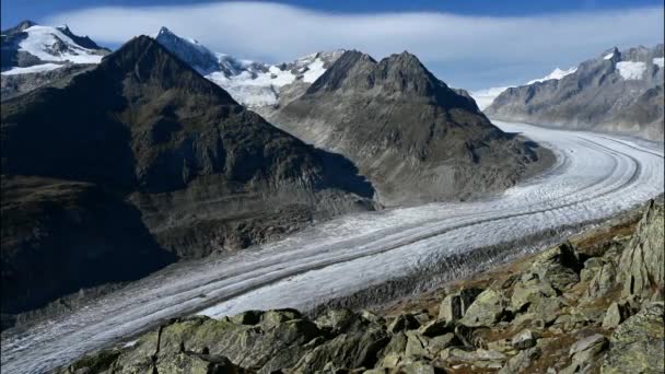 高山和天空的景观 Aletsch冰川在瑞士阿尔卑斯山中的时间差 瑞士瓦莱州贝特梅尔普市 旅行目的地 — 图库视频影像
