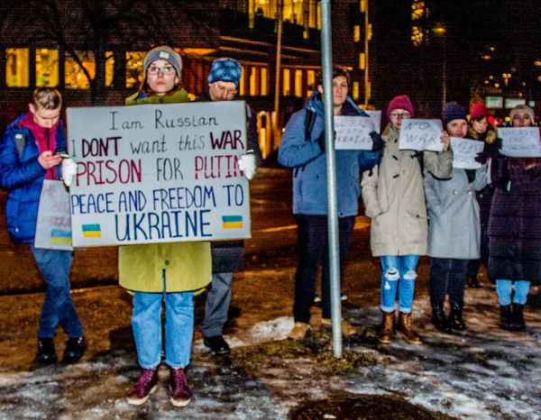 Protest Rosyjskiej Ambasadzie Sztokholmie Szwecja Powodu Rosyjskiej Inwazji Ukrainę Pod — Darmowe zdjęcie stockowe