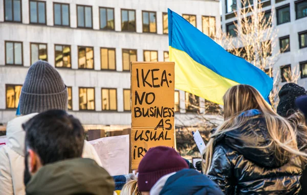 Protest Sztokholmie Szwecja Przeciwko Inwazji Rosjan Ukrainę — Darmowe zdjęcie stockowe