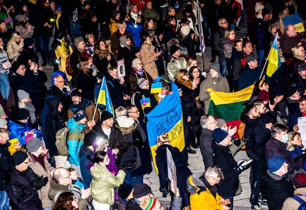 在瑞典斯德哥尔摩抗议俄罗斯对乌克兰的侵略和普廷斯 和白俄罗斯 大批抗议者出现在现场 — 图库照片