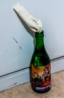 Molotovkokteyl, örneğin. Ukrayna, Ukrayna 'yı işgal girişiminde bulunan Rus düşmanlarına karşı savunmalarını sürdürüyor..