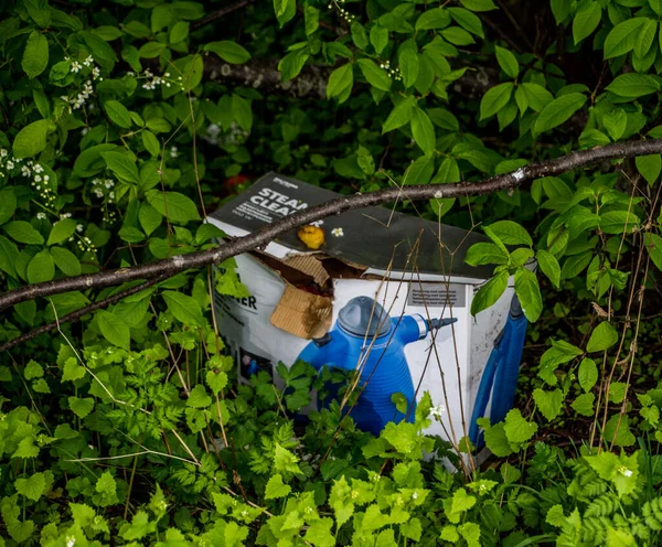 Odpadky Umístěné Lese Jižním Stockholmu Švédsko — Stock fotografie