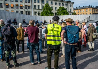 İsveç 'in Stockholm kentinde Irak' taki savaş suçlarını ortaya çıkardığı için İngiltere 'de tutuklu bulunan gazeteci Julian Assange' ı desteklemek amacıyla düzenlenen gösteri..