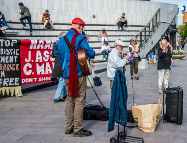 İsveç 'in Stockholm kentinde Irak' taki savaş suçlarını ortaya çıkardığı için İngiltere 'de tutuklu bulunan gazeteci Julian Assange' ı desteklemek amacıyla düzenlenen gösteri..