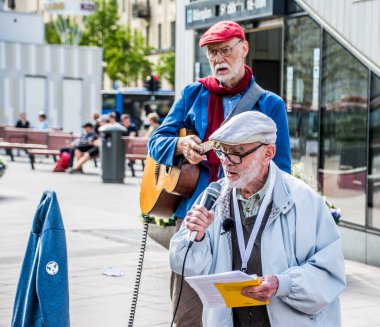 İsveç 'in Stockholm kentinde Irak' taki savaş suçlarını ortaya çıkardığı için İngiltere 'de tutuklu bulunan gazeteci Julian Assange' ı desteklemek amacıyla düzenlenen gösteri..