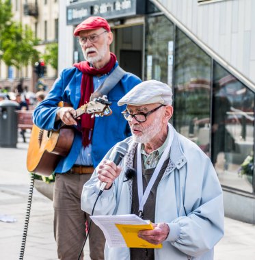 İsveç 'in Stockholm kentinde Irak' taki savaş suçlarını ortaya çıkardığı için İngiltere 'de tutuklu bulunan gazeteci Julian Assange' ı desteklemek amacıyla düzenlenen gösteri..