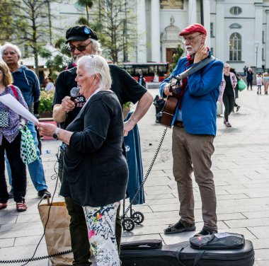 İsveç 'in Stockholm kentinde Irak' taki savaş suçlarını ortaya çıkardığı için İngiltere 'de tutuklu bulunan gazeteci Julian Assange' ı desteklemek amacıyla düzenlenen gösteri..