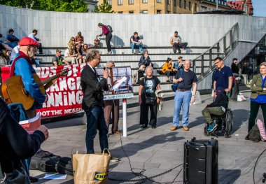 İsveç 'in Stockholm kentinde Irak' taki savaş suçlarını ortaya çıkardığı için İngiltere 'de tutuklu bulunan gazeteci Julian Assange' ı desteklemek amacıyla düzenlenen gösteri..