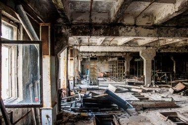 Ukrayna 'da Çernobil bölgesinde bulunan eski Sovyet radar sistemi. Bu OTH sistemi Amerika 'dan gelen füzeleri tespit etmek için yapıldı. SSCB 'nin varlığı sona erdikten sonra kullanılmadı. Bu büyük bir tesis ve bugün rehberli turları ziyaret etmek mümkün..