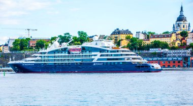 İsveç Stockholm Limanı 'ndaki Le Champlain yolcu gemisi..