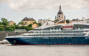 İsveç Stockholm Limanı 'ndaki Le Champlain yolcu gemisi..