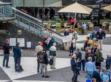 İsveç 'in Stockholm kentinde ABD silahlı kuvvetleri tarafından Irak' ta işlenen savaş suçlarının videosunu yayınlamayı mümkün kılan Julian Assange 'ın iadesine karşı protestolar.