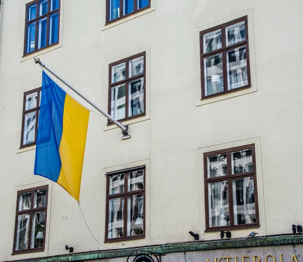 Stockholm, İsveç merkezindeki binada Ukrayna bayrağı