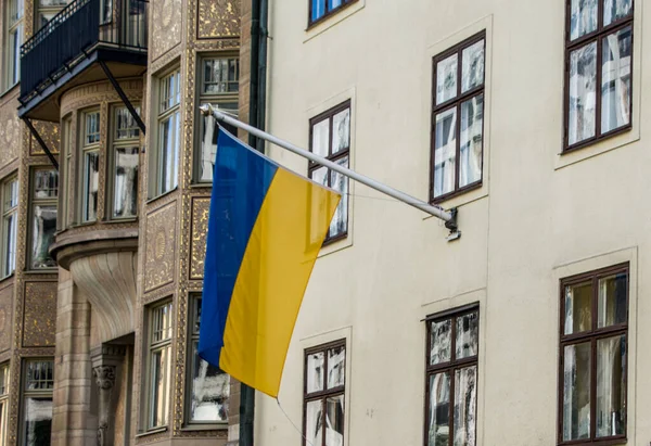 Stockholm, İsveç merkezindeki binada Ukrayna bayrağı