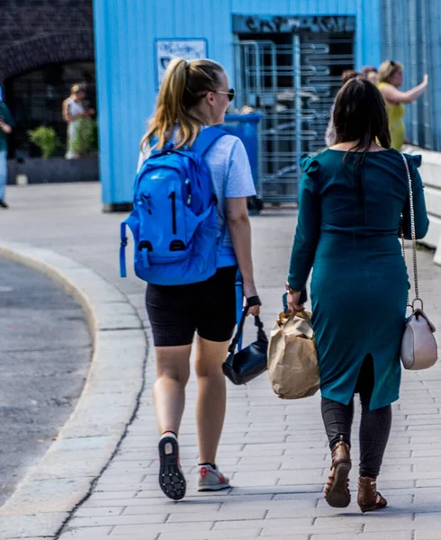 Turistas Caminando Por Centro Estocolmo Suecia — Foto de Stock