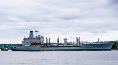 Stockholm, İsveç 'te NATO savaş gemisi.