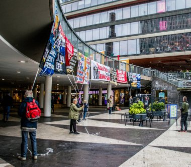 Julian Assange 'ın hapisten salıverilmesi. Açıklama 19 Eylül 2022 'de İsveç' in orta Stockholm kentinde yapıldı...