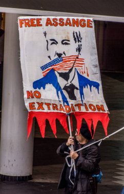 Julian Assange 'ın hapisten salıverilmesi. Açıklama 19 Eylül 2022 'de İsveç' in orta Stockholm kentinde yapıldı...