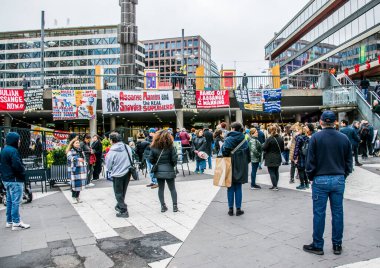 Julian Assange 'ın hapisten salıverilmesi. Açıklama 19 Eylül 2022 'de İsveç' in orta Stockholm kentinde yapıldı...