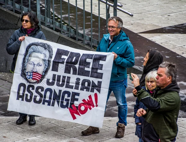 Julian Assange 'ın hapisten salıverilmesi. Açıklama 19 Eylül 2022 'de İsveç' in orta Stockholm kentinde yapıldı...