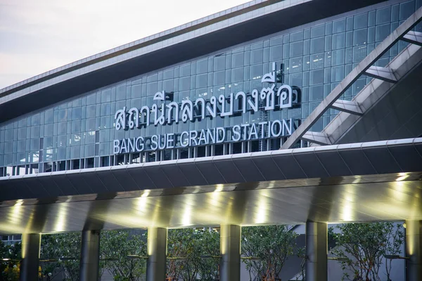Bangkok, Tayland - 13 Kasım 2021: Bang Sue Grand İstasyonu Bangkok 'taki yeni tren istasyonu merkezi