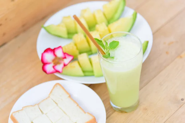 Smoothie Melão Leite Vidro Com Pão Assado — Fotografia de Stock